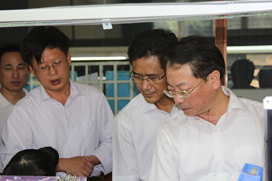 福建省紀(jì)委副書記、監(jiān)察廳廳長(zhǎng)陳善光一行視察虹潤(rùn)公司