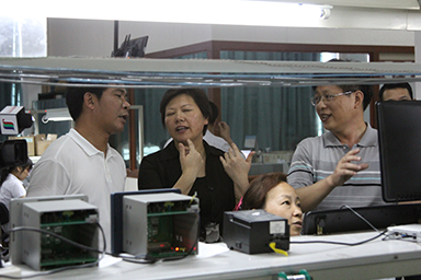 福建省紀(jì)律檢查委員會(huì)常委游美萍一行視察虹潤(rùn)公司