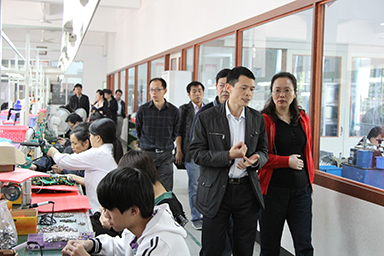 福建省委統(tǒng)戰(zhàn)部副部長、省工商聯(lián)黨組書記王玲視察虹潤公司