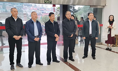 福建省政協(xié)副主席、省工商聯(lián)主席王光遠(yuǎn)一行視察虹潤(rùn)公司